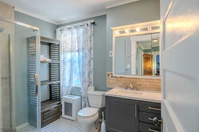 95 Beech St, East Orange City, NJ 07018