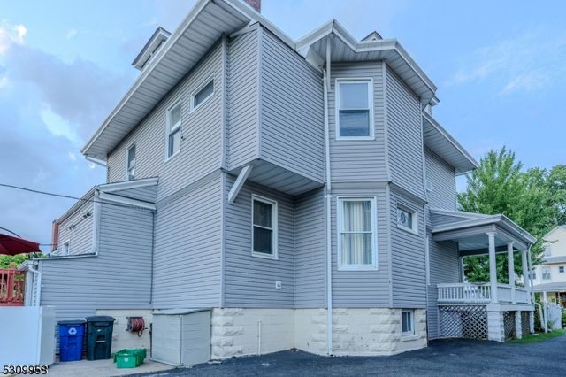 95 Beech St, East Orange City, NJ 07018