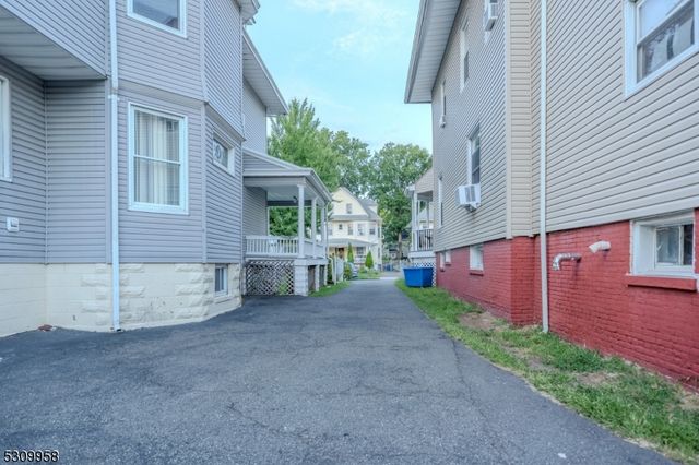 95 Beech St, East Orange City, NJ 07018
