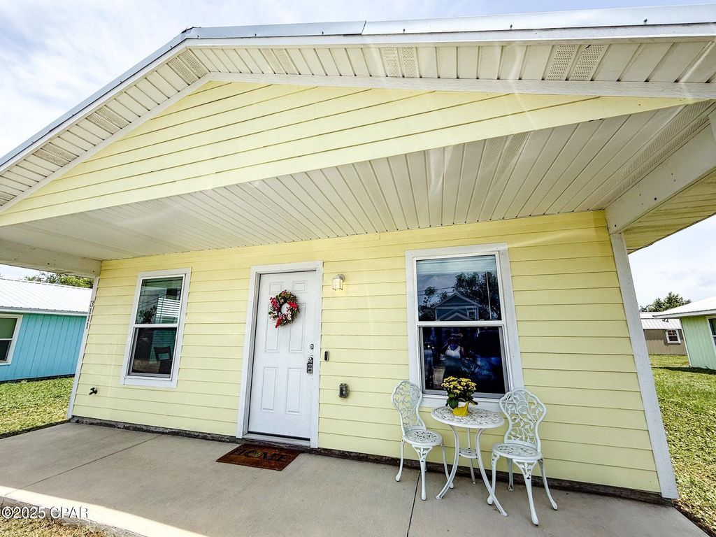 3111 E 2nd Plaza, Panama City, FL 32401