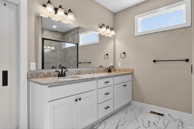 17749 Castlefeane Cove, Leo, IN 46765