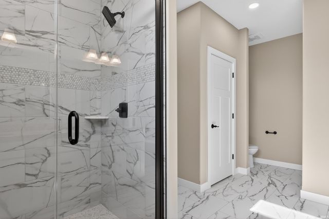 17749 Castlefeane Cove, Leo, IN 46765