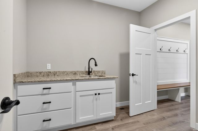 17749 Castlefeane Cove, Leo, IN 46765