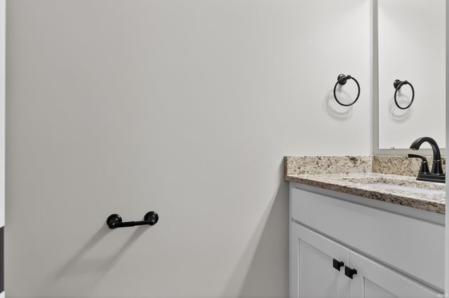 17749 Castlefeane Cove, Leo, IN 46765