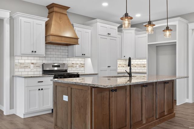 17749 Castlefeane Cove, Leo, IN 46765