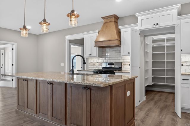 17749 Castlefeane Cove, Leo, IN 46765