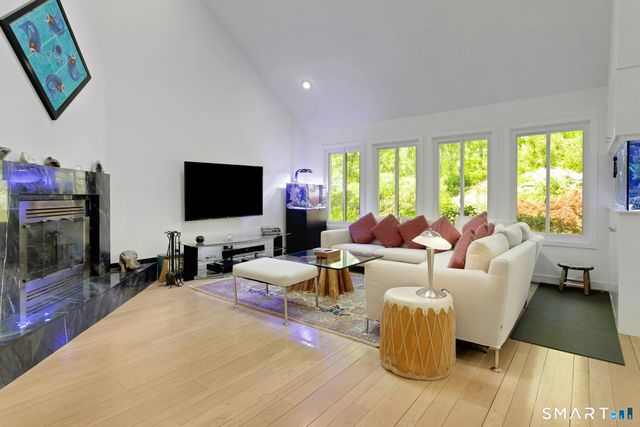 33 Butternut Lane, Stamford, CT 06903