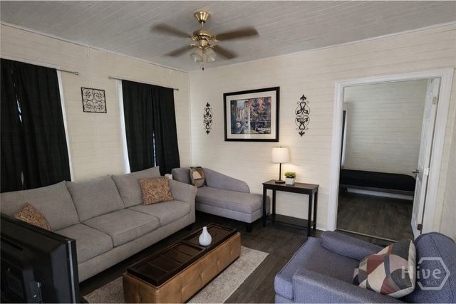 928 W Victory Drive, Savannah, GA 31415