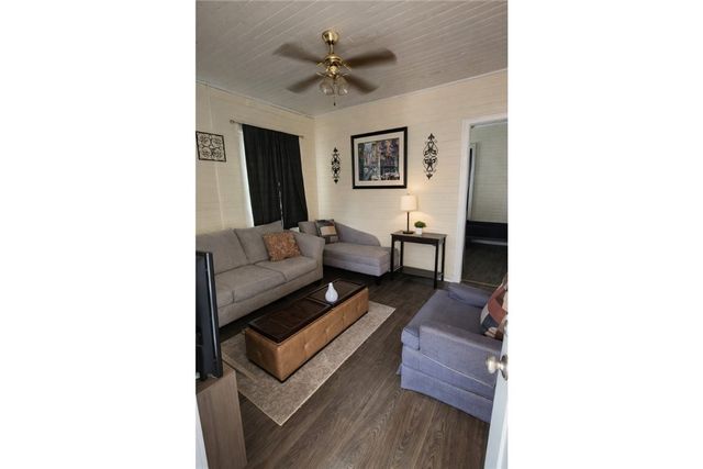 928 W Victory Drive, Savannah, GA 31415