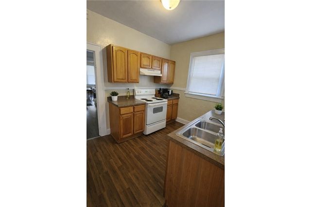 928 W Victory Drive, Savannah, GA 31415