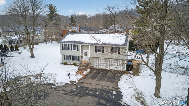 15 Blue Spruce Street, Middletown, CT 06457