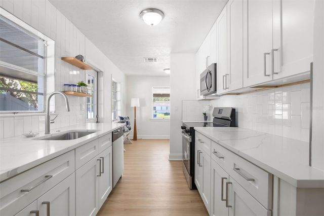 3816 W PAXTON AVENUE, Tampa, FL 33611