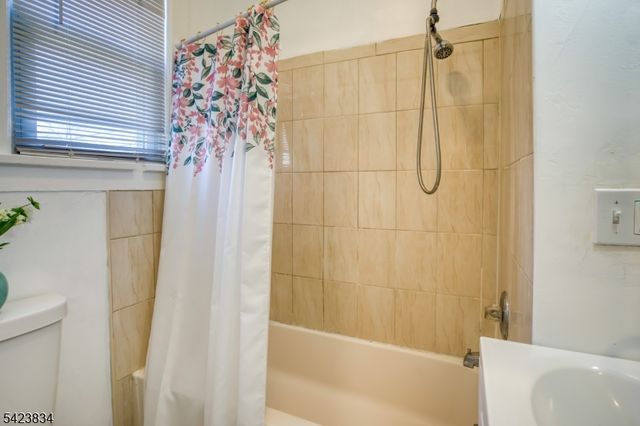 906 Roselle St, Linden City, NJ 07036
