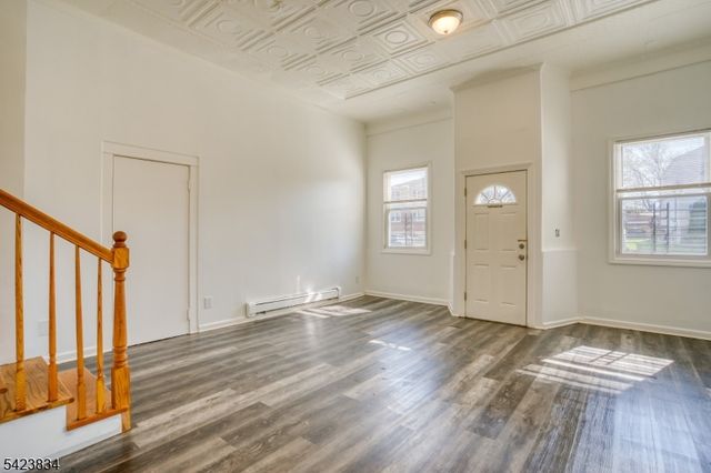 906 Roselle St, Linden City, NJ 07036
