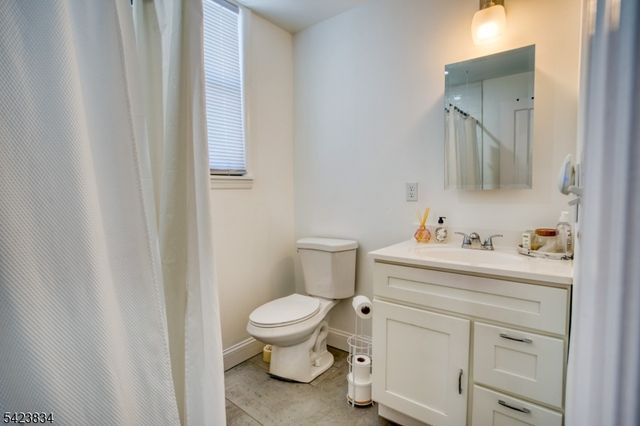 906 Roselle St, Linden City, NJ 07036