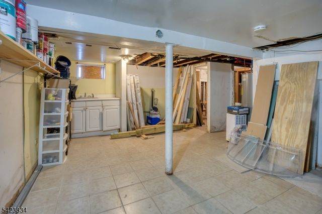 906 Roselle St, Linden City, NJ 07036