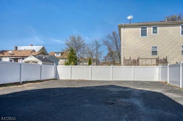 906 Roselle St, Linden City, NJ 07036