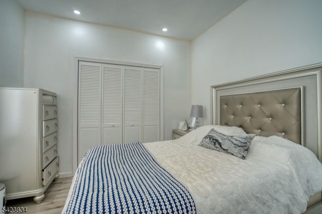 906 Roselle St, Linden City, NJ 07036