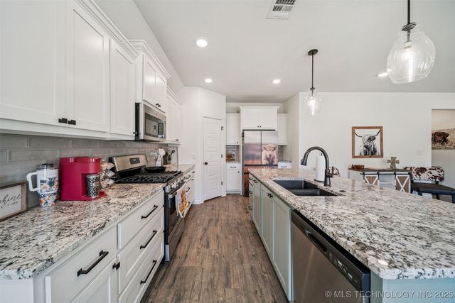 10723 S 280th East Avenue, Coweta, OK 74429