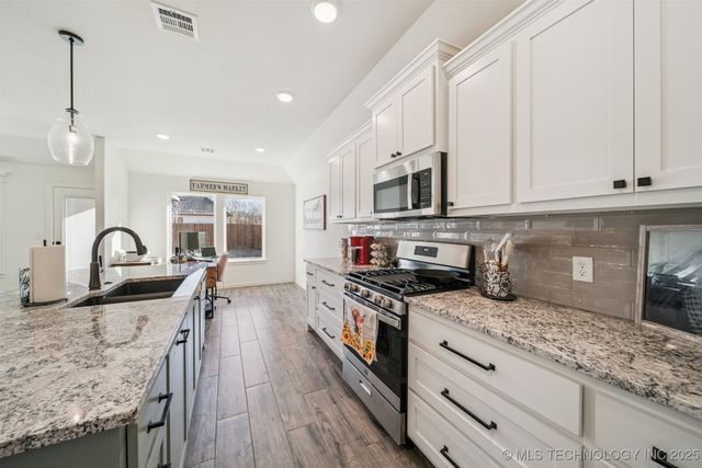 10723 S 280th East Avenue, Coweta, OK 74429