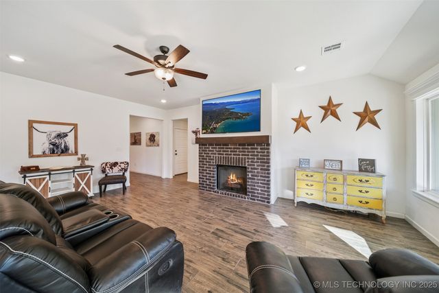 10723 S 280th East Avenue, Coweta, OK 74429