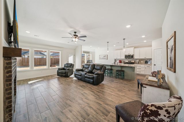 10723 S 280th East Avenue, Coweta, OK 74429