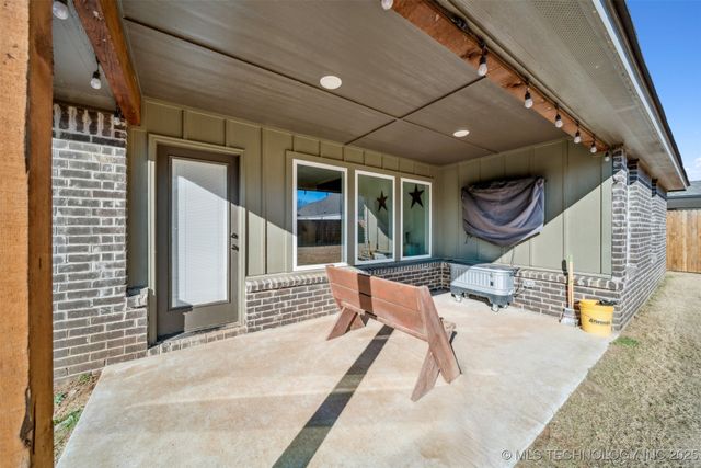 10723 S 280th East Avenue, Coweta, OK 74429