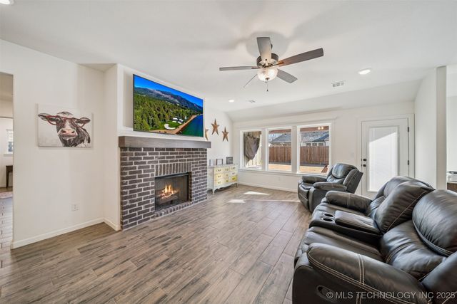 10723 S 280th East Avenue, Coweta, OK 74429