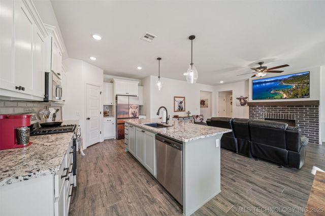 10723 S 280th East Avenue, Coweta, OK 74429