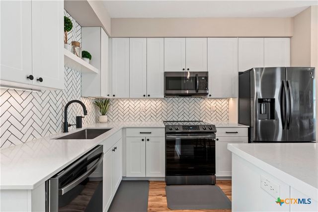 1208 N Academy Avenue 3201, New Braunfels, TX 78130