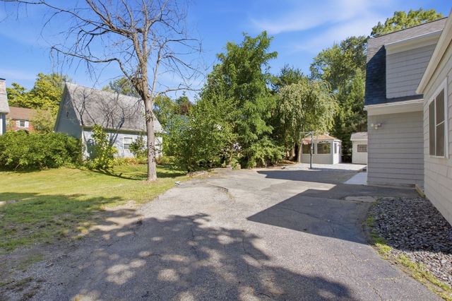 128 Meadowbrook Rd, Longmeadow, MA 01106