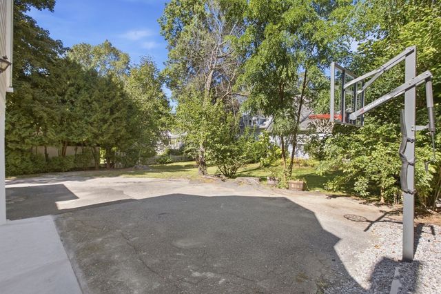 128 Meadowbrook Rd, Longmeadow, MA 01106