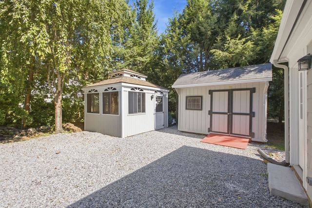 128 Meadowbrook Rd, Longmeadow, MA 01106