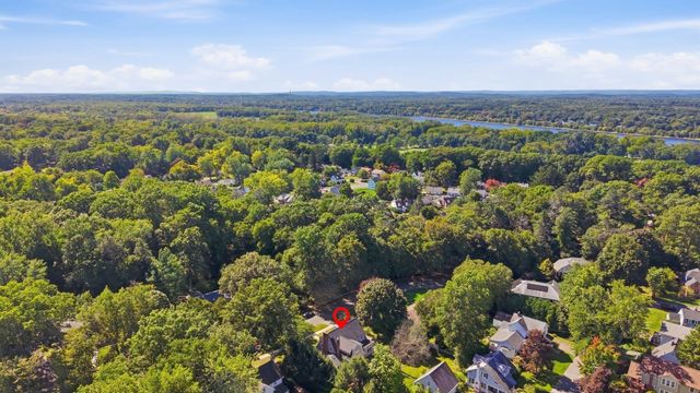 128 Meadowbrook Rd, Longmeadow, MA 01106