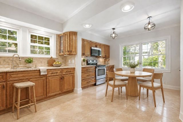 128 Meadowbrook Rd, Longmeadow, MA 01106
