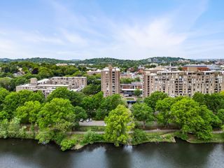 77 Pond Ave NR1, Brookline, MA 02445