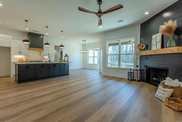 629 Valley Oak Drive, Sherwood, AR 72120