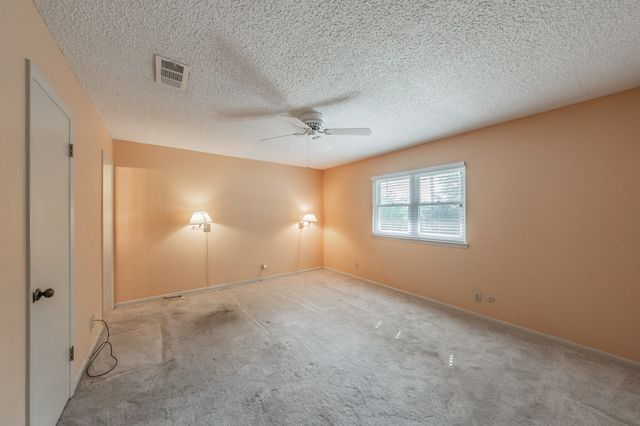 1902 Green Meadow Court, Arlington, TX 76013