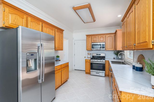 1535 20th Avenue Place NE, Hickory, NC 28601