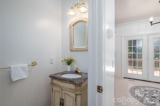 1535 20th Avenue Place NE, Hickory, NC 28601