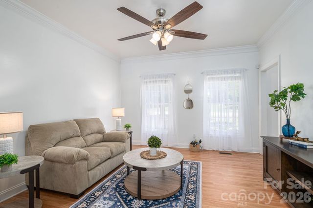 1535 20th Avenue Place NE, Hickory, NC 28601