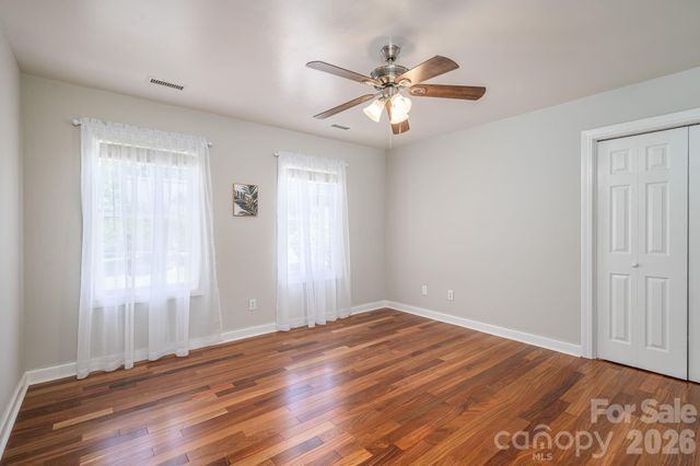 1535 20th Avenue Place NE, Hickory, NC 28601