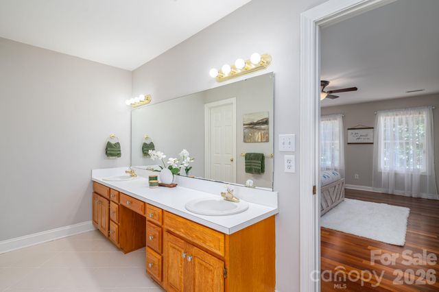 1535 20th Avenue Place NE, Hickory, NC 28601