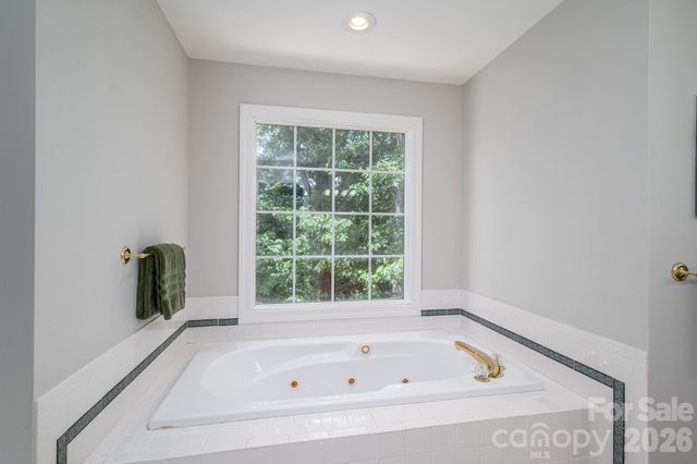 1535 20th Avenue Place NE, Hickory, NC 28601