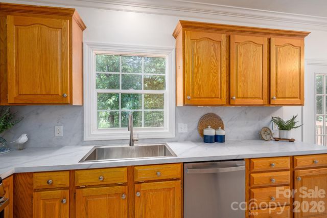 1535 20th Avenue Place NE, Hickory, NC 28601