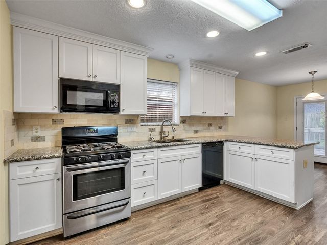 1814 Oak Valley Drive, Kemah, TX 77565