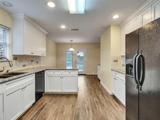 1814 Oak Valley Drive, Kemah, TX 77565