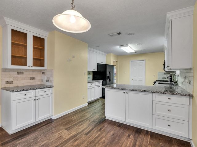 1814 Oak Valley Drive, Kemah, TX 77565