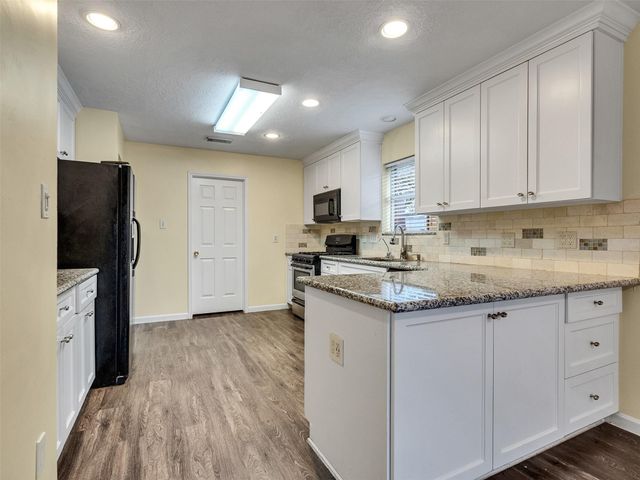 1814 Oak Valley Drive, Kemah, TX 77565