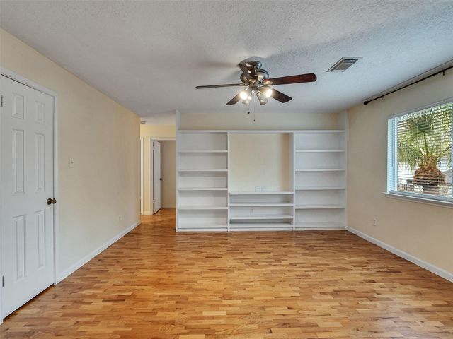 1814 Oak Valley Drive, Kemah, TX 77565